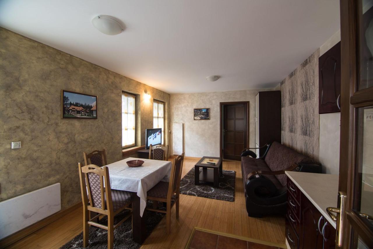 Kraljevi Konaci Zlatibor * Zlatibor