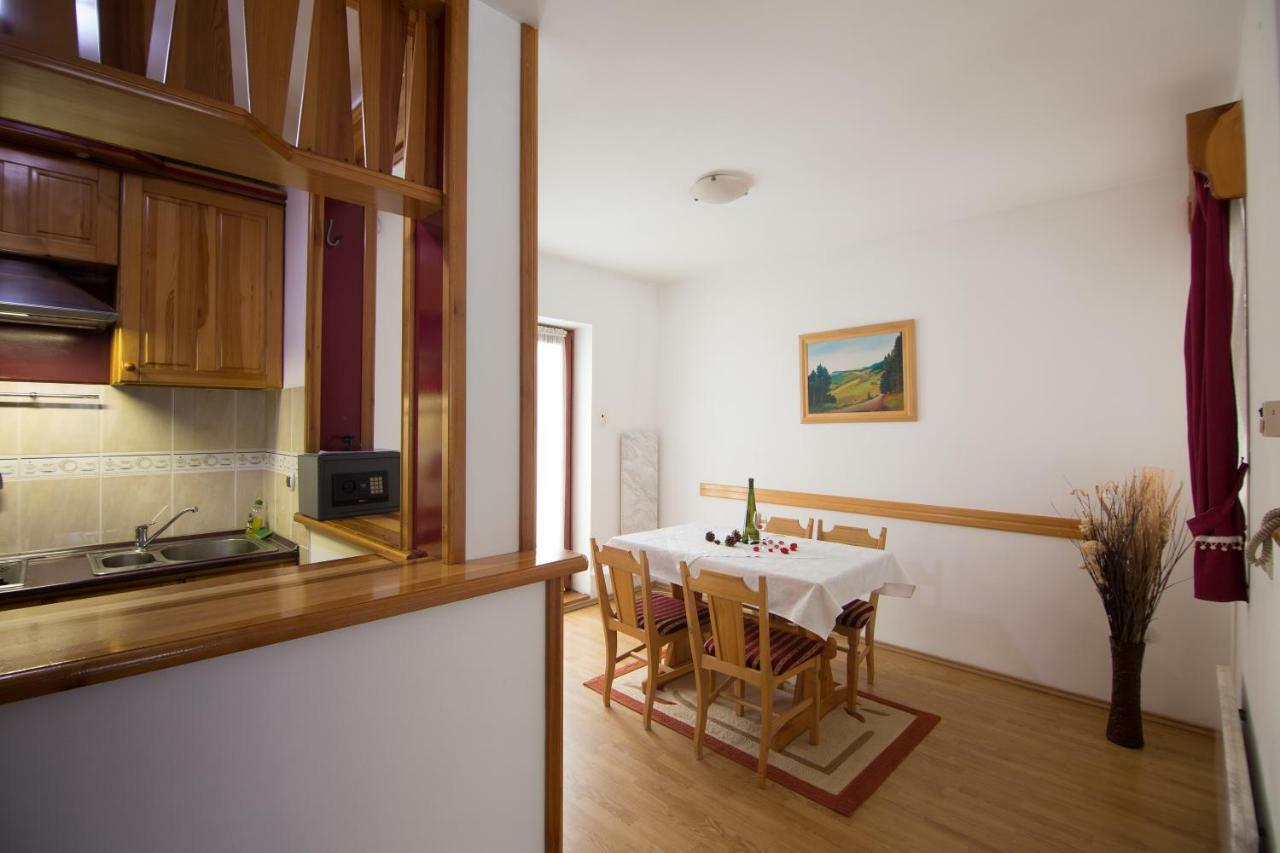 Kraljevi Konaci Zlatibor Zlatibor
